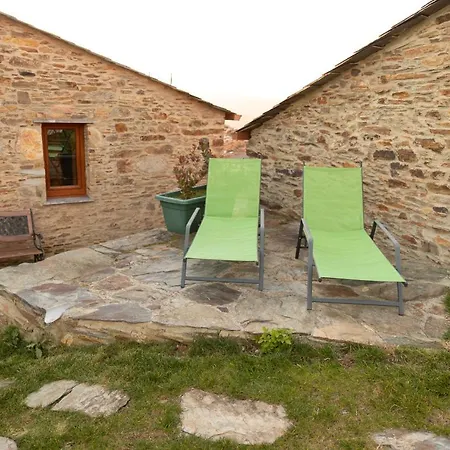 Holiday home As Veneiras Casa *